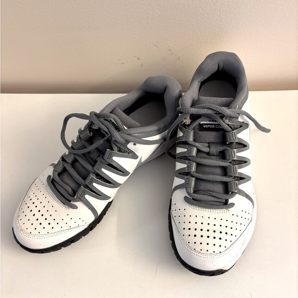 Nike Vapor Court Tennis shoes